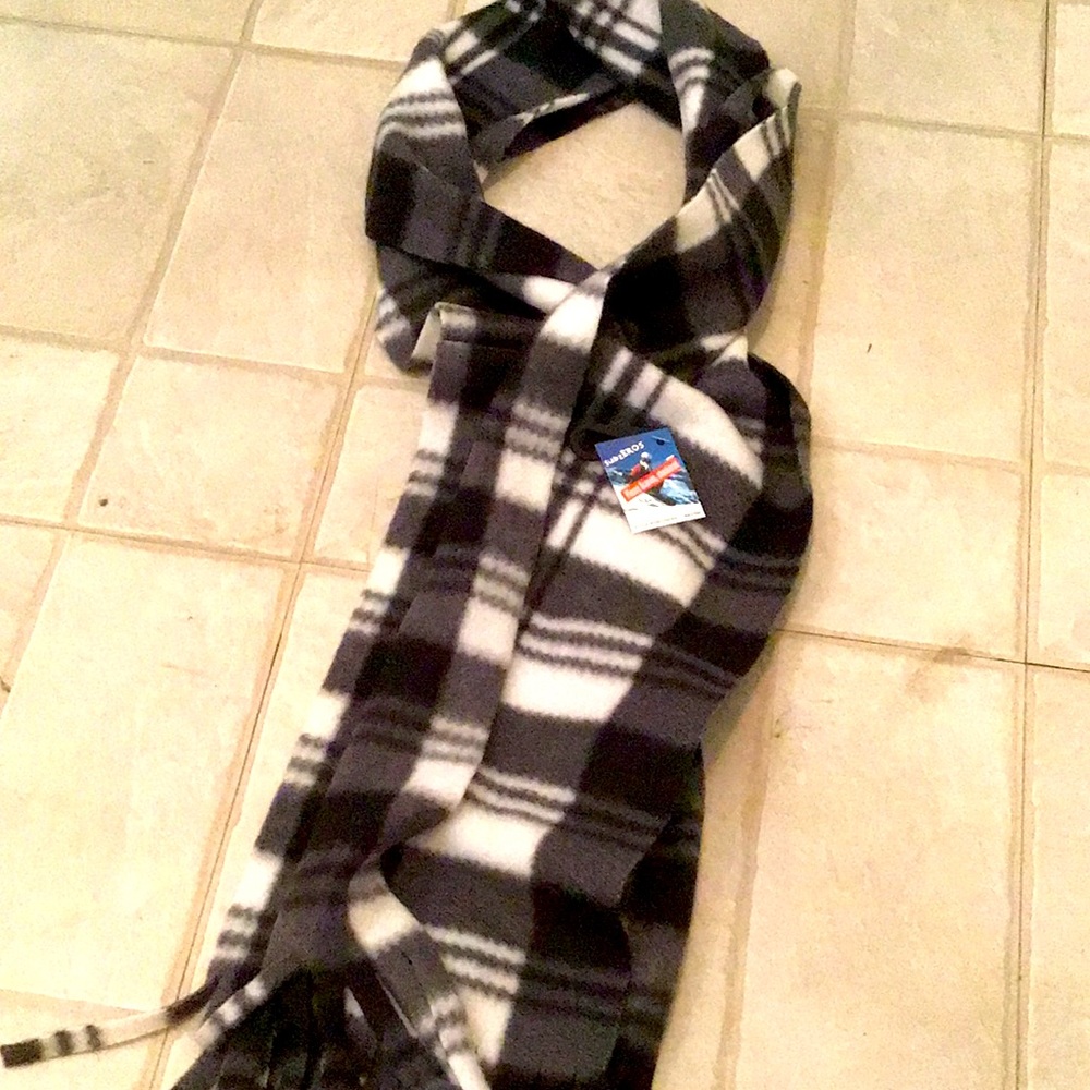 4/$10 Subzero’s fleece scarf